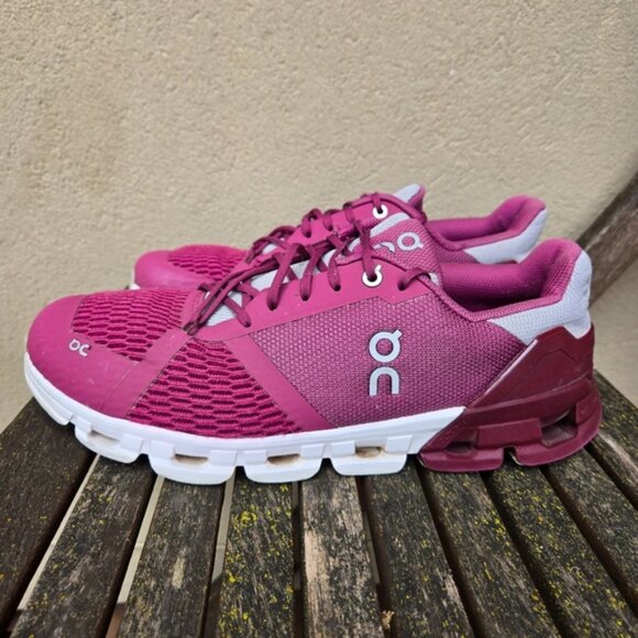 ON Cloudflyer Women's Magenta/Mulberry Running Shoes - Picture 3 of 9